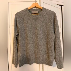 Everlane Heather grey cashmere sweater. Size medium.